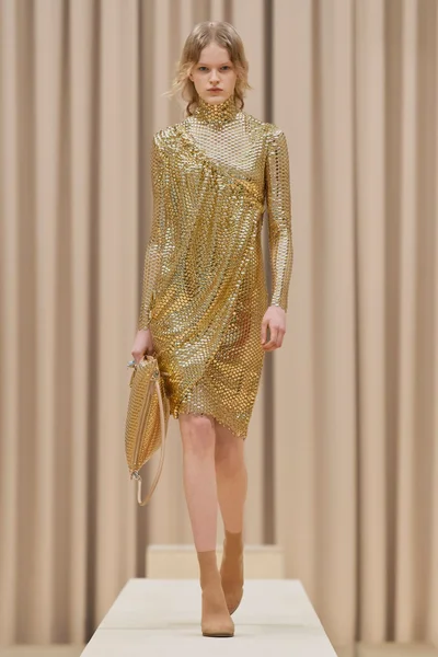 Look 10